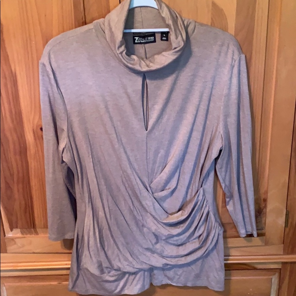 Keyhole 3/4 sleeve dress shirt